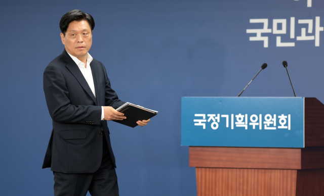 조승래 국정기획위원회 대변인이 24일 서울 종로구 국정기획위원회에서 브리핑을 위해 입장하고 있다. 2025.6.24 연합뉴스