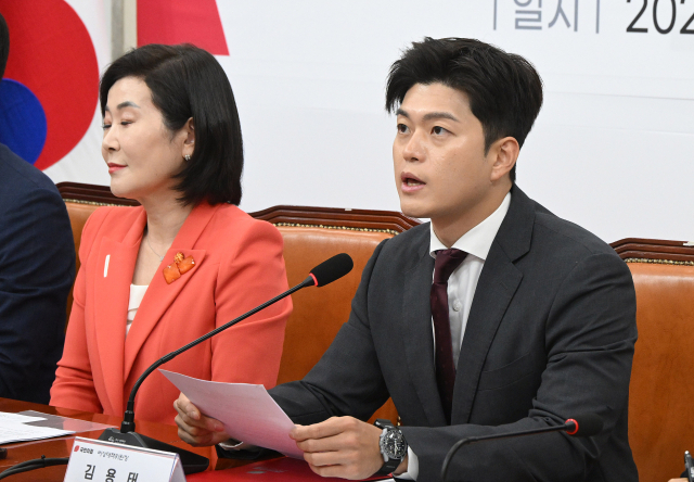 김용태 국민의힘 비상대책위원장이 19일 국회에서 열린 SKT 소비자권익 및 개인정보보호 TF 회의에 참석해 모두발언을 하고 있다. 오승현 기자