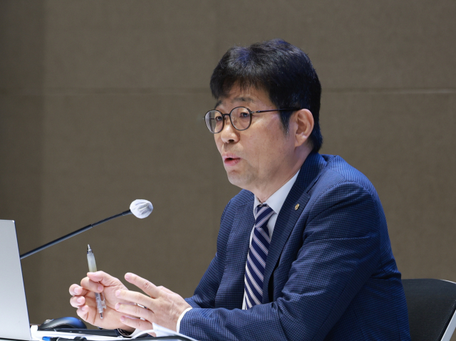 유상대 한국은행 부총재가 24일 기자 간담회에서 스테이블 코인과 관련한 질문에 답변하고 있다. 사진 제공=한국은행