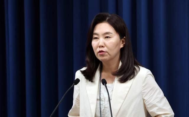 강유정 대통령실 대변인이 24일 용산 대통령실에서 국무회의 관련 브리핑을 하고 있다. 연합뉴스
