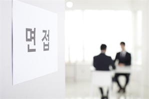 "신입 뽑아요" 믿었는데 그냥 말뿐이었다…기업 82% 경력직만 찾는다
