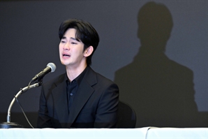 "40억 회유에 킬러까지?"…김수현, 가세연·故 김새론 유족 무고 혐의 추가 고소 [전문]