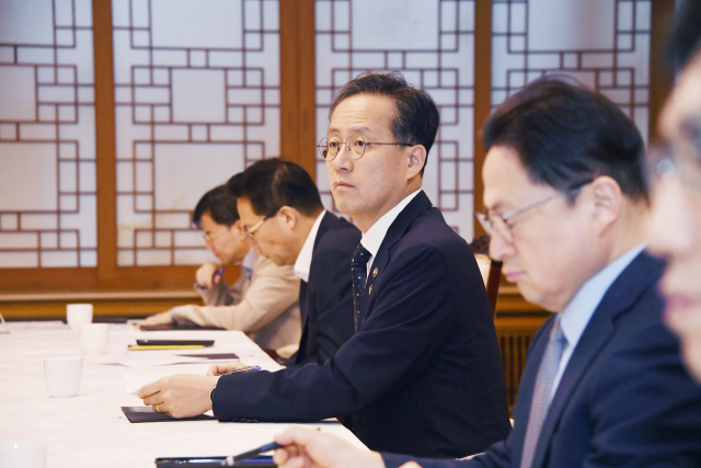 [단독] 첫 보고 '퇴짜' 맞은 기재부, 26일 재보고…"尹 정부 정책 반성문 될 듯"