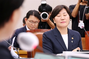 "기회주의적 처신…자진 사퇴해야" '유임' 송미령에 野 반발