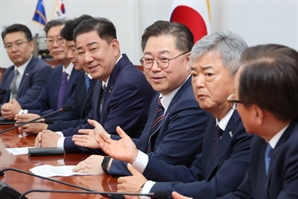 與 만난 경제6단체, 상법·노란봉투법 우려…"배임죄 등 추가 논의"