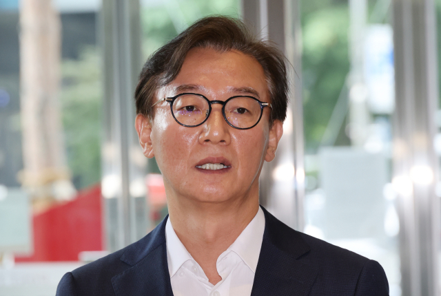 전재수 해양수산부 장관 후보자가 25일 인사 청문 준비 사무실이 있는 서울 마포구 포스트타워마포로 출근하며 지명 소감을 밝히고 있다. 연합뉴스