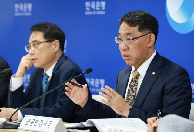 한은 "집값 끌어올리는 디딤돌 대출에도 DSR 적용해야"