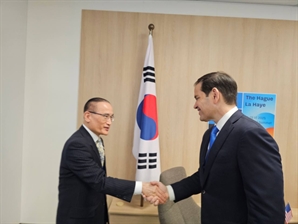 ‘나토 대참’ 위성락 안보실장, 美·日 등과 연쇄 회담