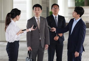 추가 구속 갈림길 선 김용현… 변호인단 “심문 절차 위법”