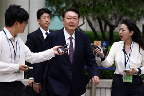 무리한 '속도전' 발목잡힌 내란 특검… "소환 불응시 재청구 할 것"