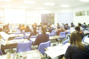 "문재인 전 대통령은 간첩" 발언한 국립대 교수…논란 확산에 '강의 배제'