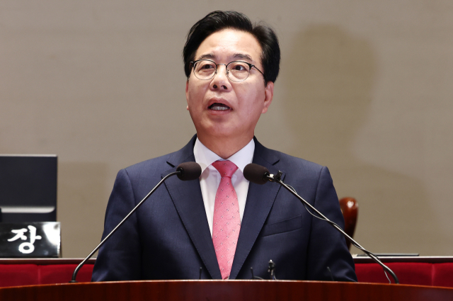 송언석 국민의힘 원내대표가 26일 오전 서울 여의도 국회에서 열린 의원총회에서 모두 발언을 하고 있다. 뉴스1