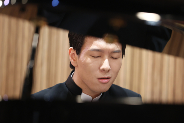 연주하는 김세현. 연합뉴스