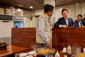 추경 시정연설 뒤 대구탕집 찾은 李 대통령 "골목상권 살아나야"