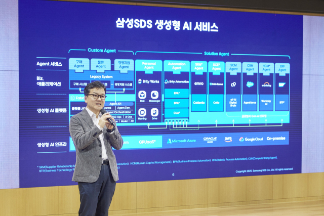 이준희 삼성SDS 대표이사 사장이 26일 서울 송파구 잠실 삼성SDS 웨스트캠퍼스에서 진행된 간담회에서 삼성SDS의 AI 주요 서비스 라인업에 대해 설명하고 있다. 이날은 지난해 말 취임한 이 대표가 처음으로 미디어와 만나는 자리였다. /사진 제공=삼성SDS