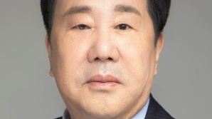 '남다른 고향 사랑' 우오현 SM그룹 회장, 올해도 전남 고흥에 TV 200대 기부 ?