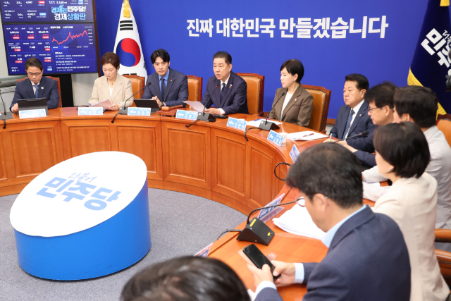 김병기 더불어민주당 당대표 직무대행 겸 원내대표가 27일 서울 여의도 국회에서 열린 최고위원회의에서 발언하고 있다. 연합뉴스