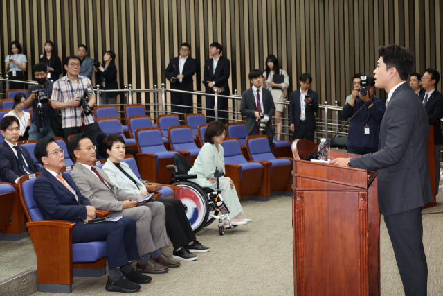 김용태 국민의힘비상대책위원장이 27일 서울 여의도 국회에서 열린 의원총회에서 발언하고 있다. 연합뉴스