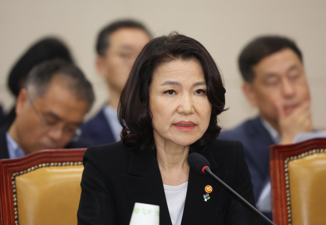 이진숙 방송통신위원장이 27일 국회 과학기술정보방송통신위원회 전체회의에서 의원질의에 답하고 있다. 연합뉴스