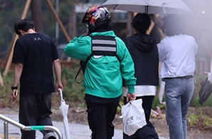 “수수료 인하하면 배달료도 깎여”…협력사·라이더들 국회 앞 반발