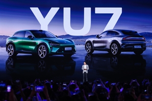 샤오미 '첫 SUV 전기차' 3분만에 20만대 팔렸다…머스크는 최측근 부사장 해고