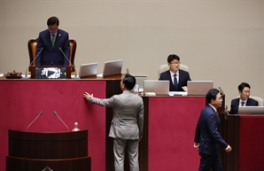  李 대통령 “야당 협조” 주문하는데 巨與는 입법 강행할 건가