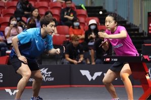 '환상 콤비' 임종훈·신유빈, 한일전 잡고 WTT 자르레브 혼합복식 결승행