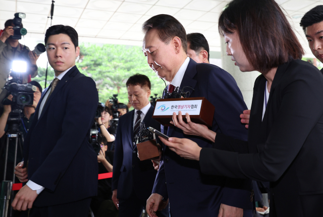윤석열 전 대통령이 28일 12·3 비상계엄과 관련한 내란·외환 사건을 수사하는 조은석 특별검사팀에 조사를 받기 위해 서울 서초구 서울고등검찰청으로 들어가고 있다. 조태형 기자