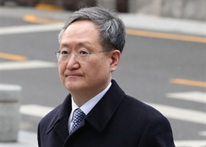 차기 민정수석, 설마 또 검찰 출신?…"문재인 정부 비검찰 민정수석도 잘한 건 없었다"