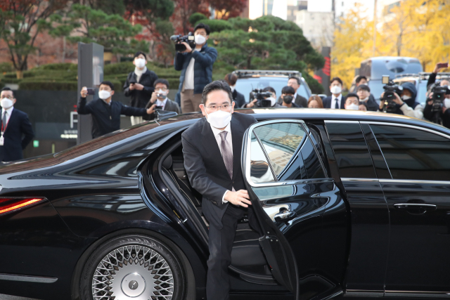 "어? 벤츠가 아니네?"…이재용·최태원도 타는 1위 '회장님 차' 뭔가 봤더니