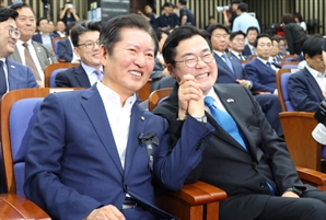 박찬대 VS 정청래, SNS 민심이 보는 다음 당대표는? [데이터로 본 정치민심]