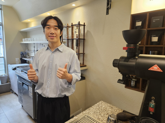 매달 120건의 택배를 이용하는 조성공(42)콩팩토리 대표는 인천시의 소상공인 반값택배로 월 30여 만원의 물류비용을 줄이면서 매출상승 효과를 보고 있다. 인천=안재균 기자