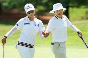 임진희·이소미, LPGA 투어 ‘2인 1조’ 대회서 생애 첫 승 합작