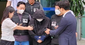"초등생 5명에게 흉기 사진 보내 협박"…폭발물 설치·헌재 방화까지 테러 예고범 구속 송치