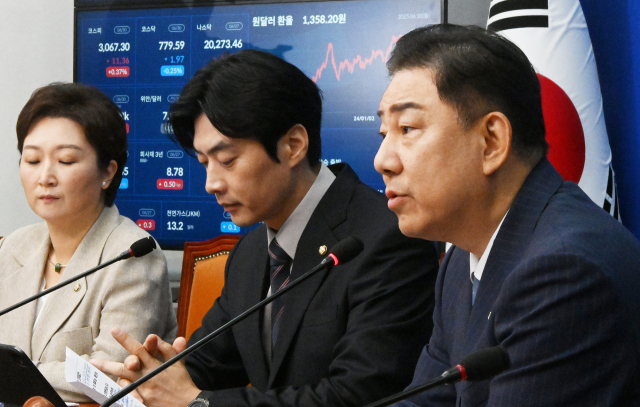 김병기 더불어민주당 대표 직무대행 겸 원내대표가 30일 서울 여의도 국회에서 열린 최고위원회의에 참석해 발언하고 있다. 오승현 기자
