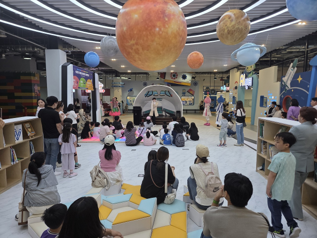 호남권 최대 직업체험관인 ‘순천만잡월드’에서 아이들과 학부모들이 즐거운 한때를 보내고 있다. 사진 제공=순천시