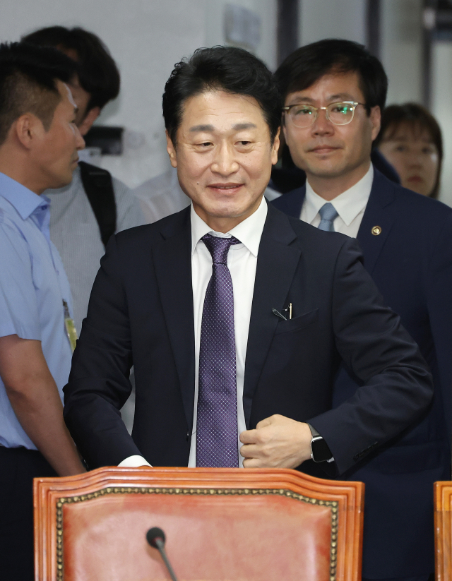 이호현 산업부 2차관이 지난달 30일 서울 여의도 국회에서 열린 산업통상자원중소벤처기업위원회 예산결산소위원회에 참석하고 있다. 연합뉴스
