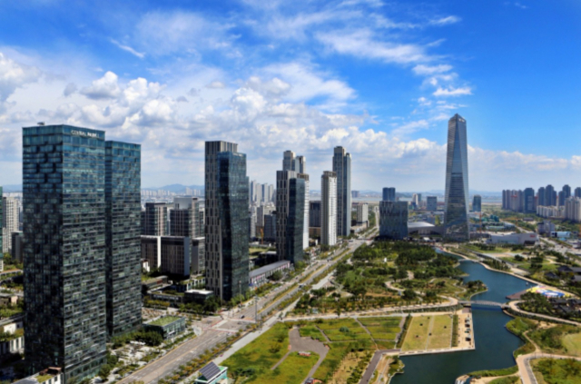인천경제자유구역청 외국인직접투자(FDI) 신고액이 2025년 2분기까지(2025년 6월 22일) 4억9370만 달러를 기록했다. 이는 2025년 목표액인 6억 달러의 82.3%에 해당한다. 송도국제도시 전경. 사진제공=인천경제청