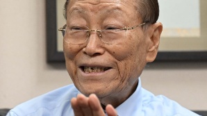 '92세 유튜버' 이용만 전 재무부 장관 "손자뻘에 인생사 풀듯…꼰대소리 안들어 다행"