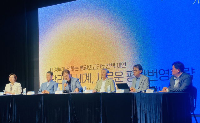 김연철 전 통일장관 "'흡수통일 안 한다'부터 확실히"