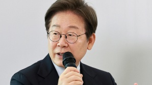 법원, 李대통령 '법카 유용 의혹' 재판도 연기…기일 추후 지정