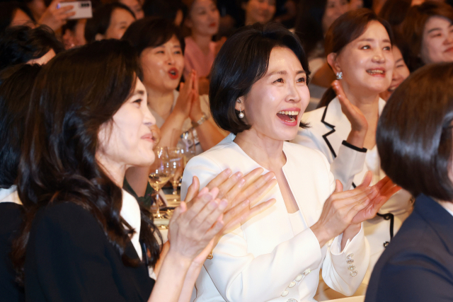 김혜경 여사 첫 단독 행보…이부진 사장 등 여성기업인 만나 당부한 말