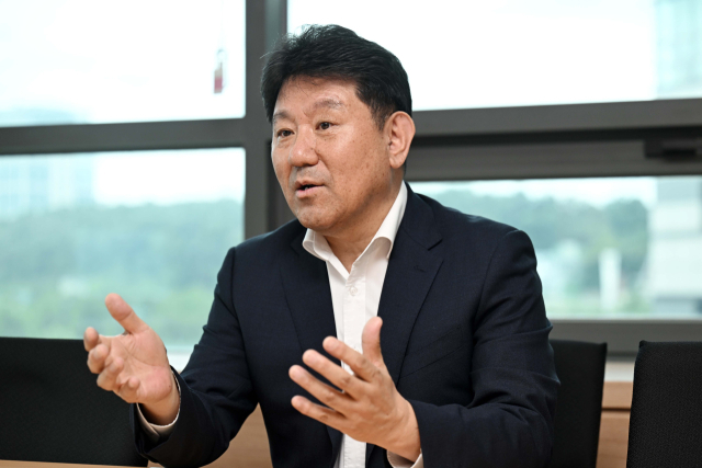 김좌진 마더스제약 대표가 2일 서울 동작구 마더스제약 본사에서 서울경제신문과 인터뷰를 하고 있다. 조태형 기자