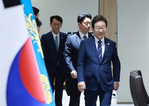 "국익 우선" 1박3일 G7 데뷔전…현장서 답 찾은 '타운홀 미팅'