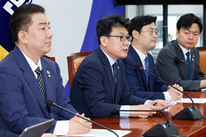 진성준 "역대급 수출에도 미·중 수출 줄어…관세협상 총력 기울여야"