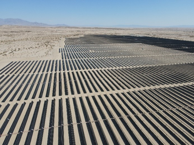 한화큐셀이 완공한 미국 캘리포니아 주 50MW 규모 태양광 발전소 전경. 사진제공=한화큐셀