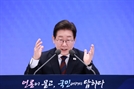 [속보]李대통령 “7월8일까지 관세협상 확언 어려워…최선 다하는 중”