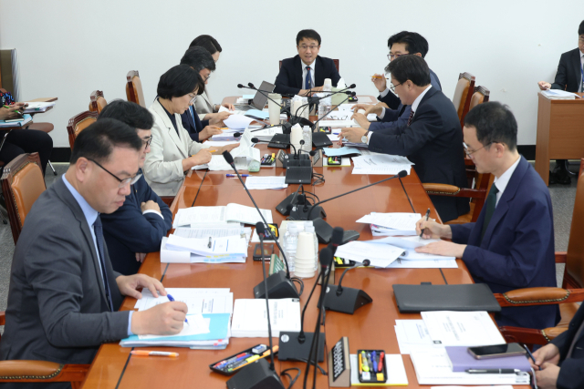 2일 오후 서울 여의도 국회에서 열린 예산결산특별위원회 제1차 2025년도 제2회 추가경정예산안 등 조정소위원회에서 한병도 위원장이 발언하고 있다. 뉴스1