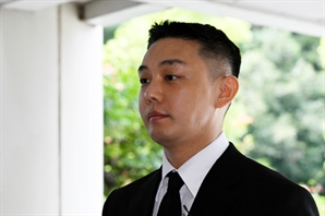 [속보] '프로포폴 상습 투약' 유아인 징역 1년·집행유예 2년 확정