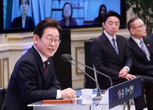 [속보] 李대통령 “의료갈등 상황 호전…2학기 복귀 상황 만들어야”